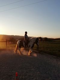 Reiten im Sonnenuntergang